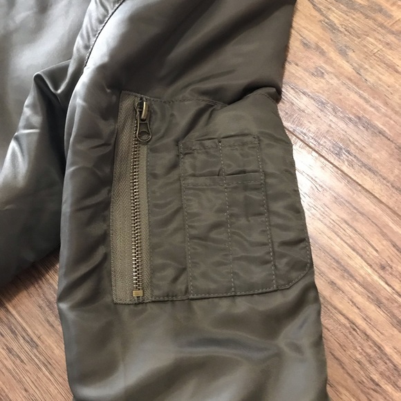 Forever 21 bomber jacket - Picture 3 of 5